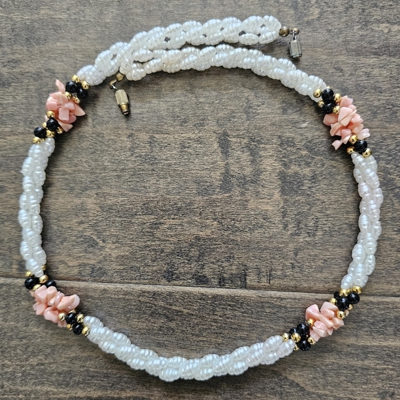 Vintage Elegant Mother of Pearl Coral and Black Onyx Necklace - Picture 2 of 7